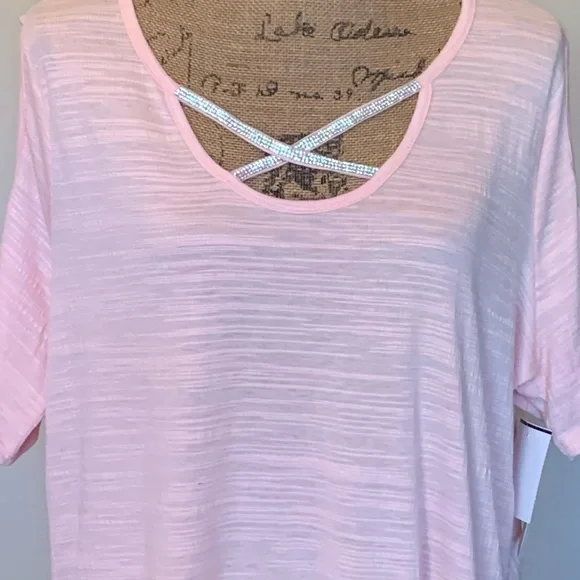 LAST ONE! HOST PICK! Pretty pink cold shoulder plus top-New! - Picture 2 of 4